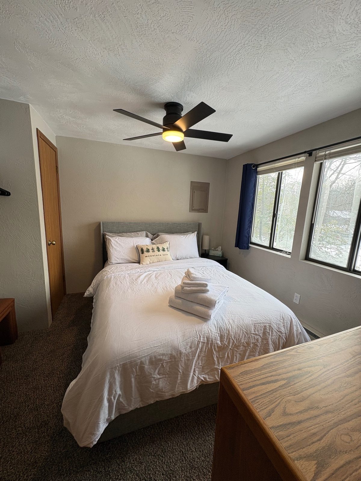 Comfortable queen bed in the main bedroom at Arcadia Mountainside